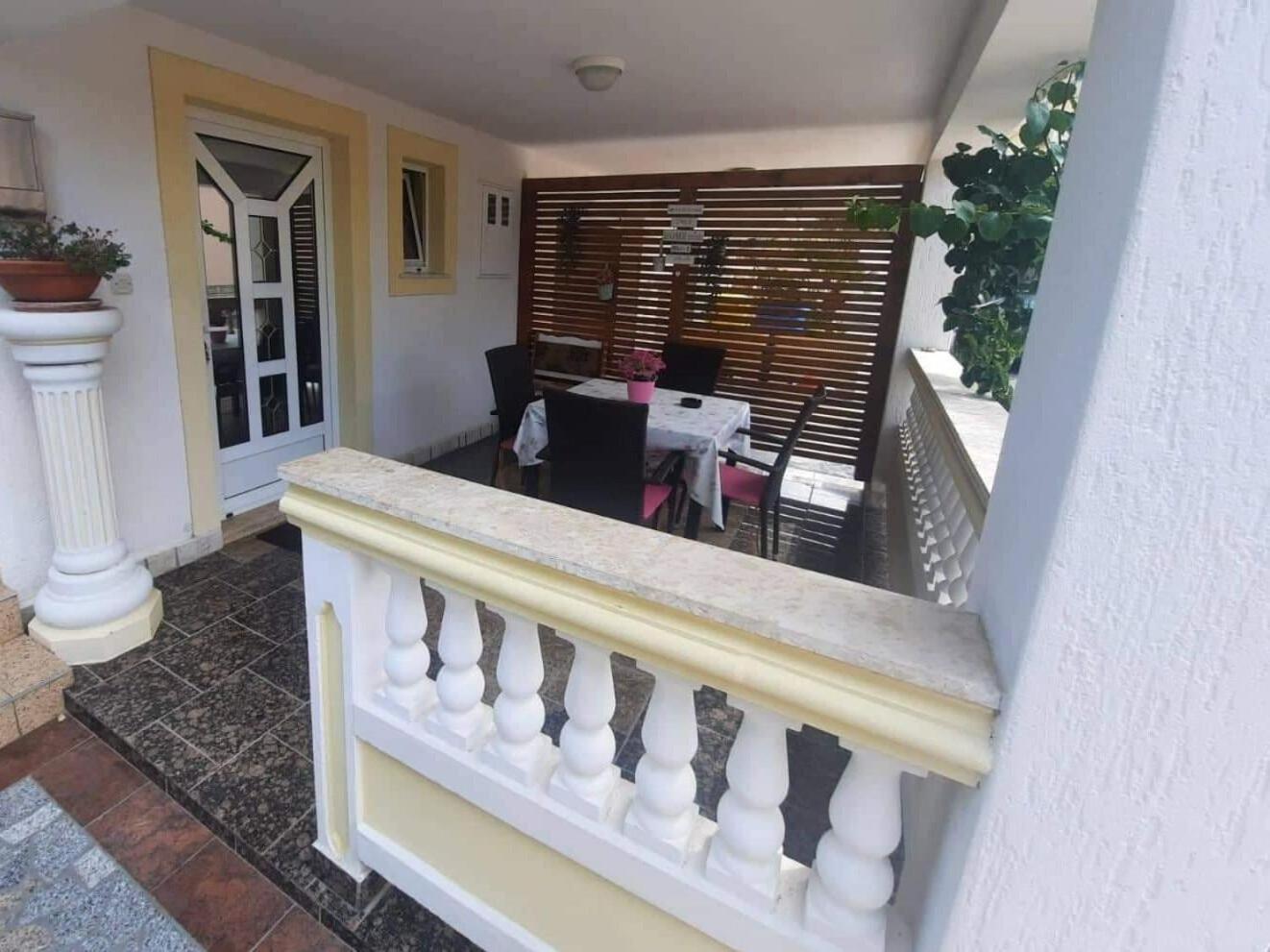 Apartments Robi- Swimming Pool And Beautiful Garden Kampor Dış mekan fotoğraf